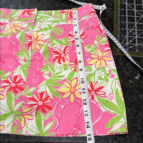Lilly Pulitzer skort in the "Garden Vista" print. Size 6 - Picture 6 of 7